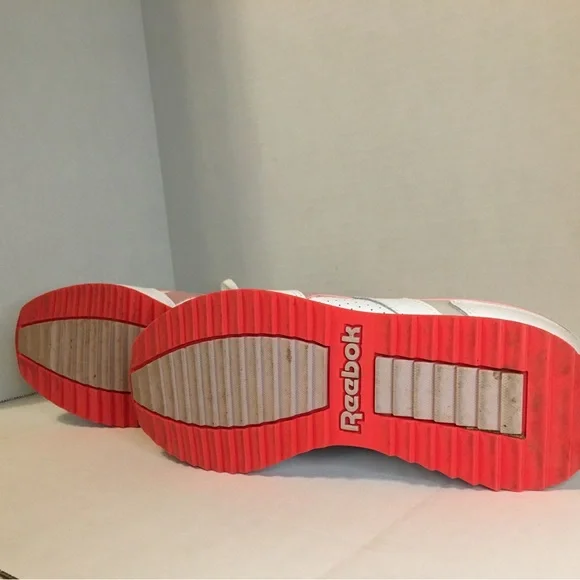 Reebok Women's Classic Harman Ripple Sneaker - Picture 9 of 10